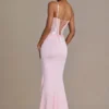 Abito a corsetto in pizzo decorato Beatrix Premium in rosa confetto Abito a corsetto in pizzo decorato Beatrix Premium in rosa confetto