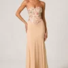 Abito a sirena con corsetto decorato Lysana in beige floreale Abito a sirena con corsetto decorato Lysana in beige floreale