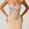 Abito a sirena con corsetto decorato Lysana in beige floreale Abito a sirena con corsetto decorato Lysana in beige floreale