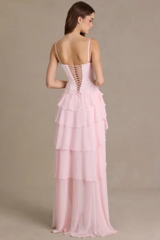 Abito corsetto con collo a cappuccio decorato Arlette Premium in rosa confetto Abito corsetto con collo a cappuccio decorato Arlette Premium in rosa confetto