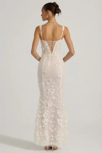 Abito corsetto con scollo morbido e applicazioni decorative Vasanta in bianco Abito corsetto con scollo morbido e applicazioni decorative Vasanta in bianco