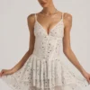 Abito corto a balze con decorazioni Orren in bianco