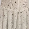 Abito corto a balze con decorazioni Orren in bianco
