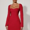 Abito corto A-line a maniche lunghe con scollo a cuore Corinne in rosso Abito corto A-line a maniche lunghe con scollo a cuore Corinne in rosso