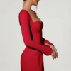 Abito corto A-line a maniche lunghe con scollo a cuore Corinne in rosso Abito corto A-line a maniche lunghe con scollo a cuore Corinne in rosso