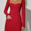 Abito corto A-line a maniche lunghe con scollo a cuore Corinne in rosso Abito corto A-line a maniche lunghe con scollo a cuore Corinne in rosso