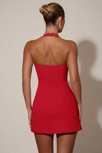 Abito corto A-line con scollo all’americana e dettagli a cuore Lenore in rosso Abito corto A-line con scollo all’americana e dettagli a cuore Lenore in rosso