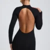 Abito corto a maniche lunghe con schiena scoperta Yara in Modal nero Abito corto a maniche lunghe con schiena scoperta Yara in Modal nero