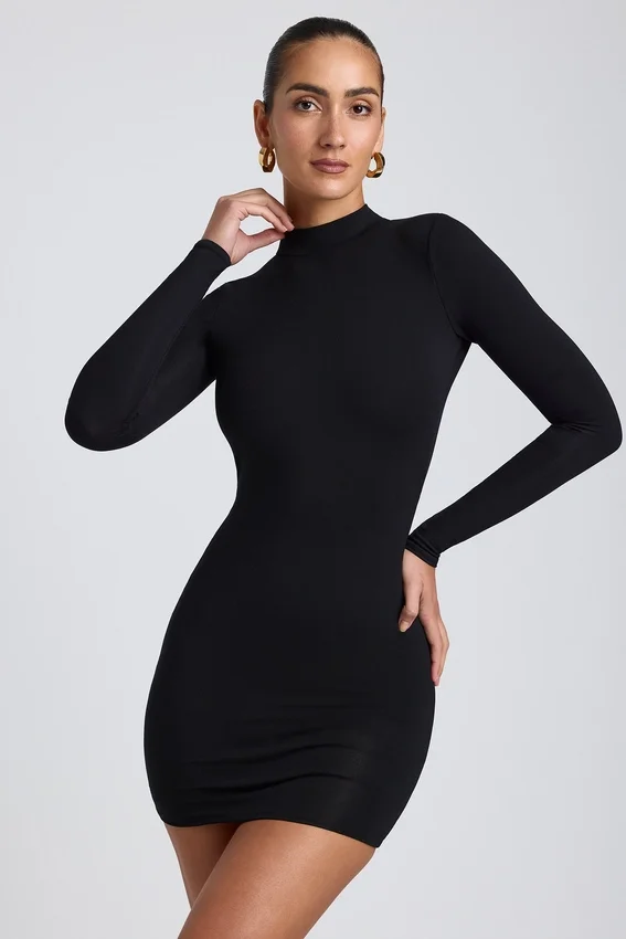 Abito corto a maniche lunghe con schiena scoperta Yara in Modal nero Abito corto a maniche lunghe con schiena scoperta Yara in Modal nero