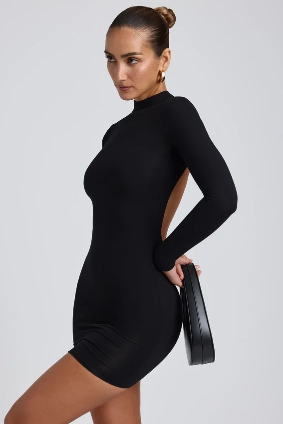Abito corto a maniche lunghe con schiena scoperta Yara in Modal nero Abito corto a maniche lunghe con schiena scoperta Yara in Modal nero
