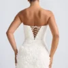 Abito corto a trapezio con fascia e applicazioni floreali Azaelea in bianco Abito corto a trapezio con fascia e applicazioni floreali Azaelea in bianco