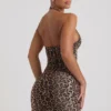 Abito corto aderente con scollo all’americana e ruches Alena in leopardato Abito corto aderente con scollo all’americana e ruches Alena in leopardato