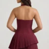 Abito corto asimmetrico a strati con scollo all’americana Rosaria in rosso vino Abito corto asimmetrico a strati con scollo all’americana Rosaria in rosso vino