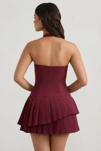 Abito corto asimmetrico a strati con scollo all’americana Rosaria in rosso vino Abito corto asimmetrico a strati con scollo all’americana Rosaria in rosso vino