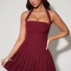 Abito corto asimmetrico a strati con scollo all’americana Rosaria in rosso vino Abito corto asimmetrico a strati con scollo all’americana Rosaria in rosso vino