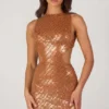 Abito corto con collo alto decorato Romilly in bronzo Abito corto con collo alto decorato Romilly in bronzo