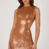 Abito corto con collo alto decorato Romilly in bronzo Abito corto con collo alto decorato Romilly in bronzo