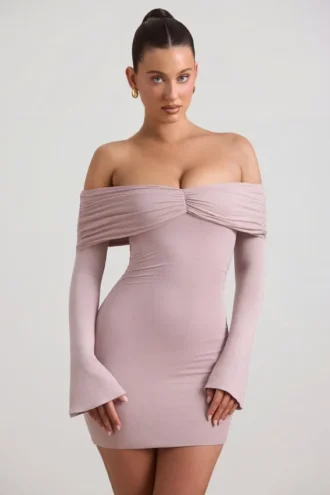 Abito corto con spalle scoperte e ruches in misto modal e cashmere color taupe Abito corto con spalle scoperte e ruches in misto modal e cashmere color taupe