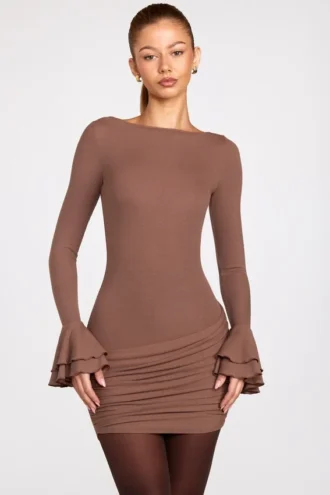 Abito corto drappeggiato a maniche lunghe in modal a coste Helena, colore moka Abito corto drappeggiato a maniche lunghe in modal a coste Helena, colore moka