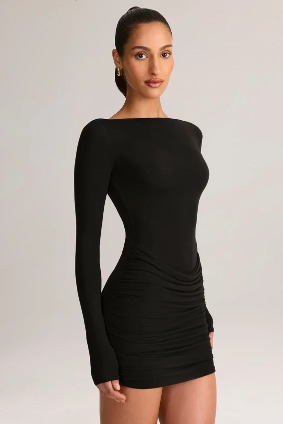 Abito corto drappeggiato con scollo a barchetta e maniche lunghe in modal Eska, colore nero Abito corto drappeggiato con scollo a barchetta e maniche lunghe in modal Eska, colore nero