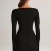 Abito corto drappeggiato con scollo a barchetta e maniche lunghe in modal Eska, colore nero Abito corto drappeggiato con scollo a barchetta e maniche lunghe in modal Eska, colore nero