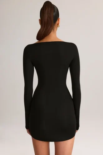 Abito corto drappeggiato con scollo a barchetta e maniche lunghe in modal Eska, colore nero Abito corto drappeggiato con scollo a barchetta e maniche lunghe in modal Eska, colore nero