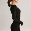 Abito corto drappeggiato con scollo a barchetta e maniche lunghe in modal Eska, colore nero Abito corto drappeggiato con scollo a barchetta e maniche lunghe in modal Eska, colore nero