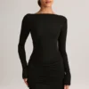 Abito corto drappeggiato con scollo a barchetta e maniche lunghe in modal Eska, colore nero Abito corto drappeggiato con scollo a barchetta e maniche lunghe in modal Eska, colore nero