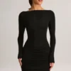 Abito corto drappeggiato con scollo a barchetta e maniche lunghe in modal Eska, colore nero Abito corto drappeggiato con scollo a barchetta e maniche lunghe in modal Eska, colore nero
