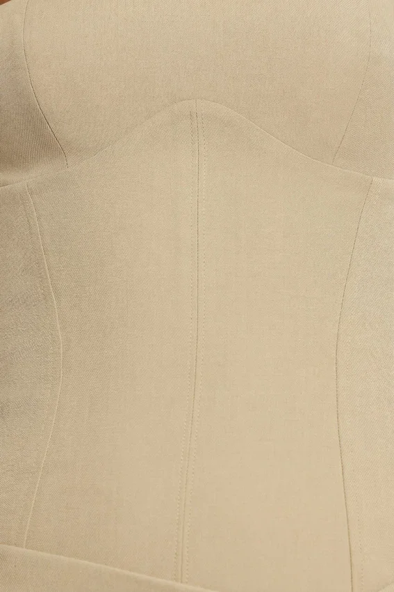 Abito corto plissettato con scollo incrociato in twill intrecciato Bruna, colore taupe Abito corto plissettato con scollo incrociato in twill intrecciato Bruna, colore taupe