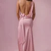 Abito da damigella d’onore drappeggiato in raso Florienne in rosa cipria Abito da damigella d’onore drappeggiato in raso Florienne in rosa cipria