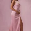 Abito da damigella d’onore drappeggiato in raso Florienne in rosa cipria Abito da damigella d’onore drappeggiato in raso Florienne in rosa cipria