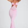 Abito da sera Bella con bordi a contrasto e cut-out in rosa tenue Abito da sera Bella con bordi a contrasto e cut-out in rosa tenue