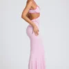 Abito da sera Bella con bordi a contrasto e cut-out in rosa tenue Abito da sera Bella con bordi a contrasto e cut-out in rosa tenue