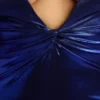 Abito da sera in jersey metallizzato a maniche lunghe Safiya in blu elettrico Abito da sera in jersey metallizzato a maniche lunghe Safiya in blu elettrico