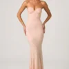 Abito da sera Vesna con scollo a cuore e strascico a sirena, decorato, in rosa antico Abito da sera Vesna con scollo a cuore e strascico a sirena, decorato, in rosa antico