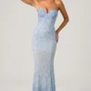 Abito da sera Vesna con scollo a cuore e strascico a sirena in azzurro Abito da sera Vesna con scollo a cuore e strascico a sirena in azzurro