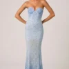 Abito da sera Vesna con scollo a cuore e strascico a sirena in azzurro Abito da sera Vesna con scollo a cuore e strascico a sirena in azzurro