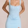 Abito lungo a corsetto in pizzo Zalia in blu polvere Abito lungo a corsetto in pizzo Zalia in blu polvere
