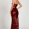 Abito lungo a fascia con decorazioni 3D Nottola in rosso Abito lungo a fascia con decorazioni 3D Nottola in rosso