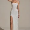 Abito lungo a sirena con cut-out decorato Lucienne in bianco Abito lungo a sirena con cut-out decorato Lucienne in bianco