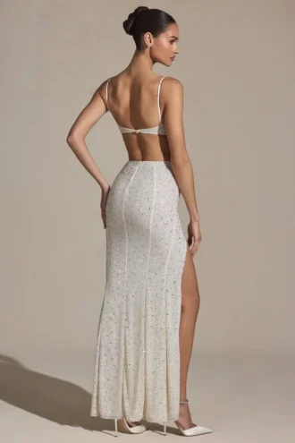 Abito lungo a sirena con cut-out decorato Lucienne in bianco