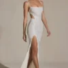 Abito lungo a sirena con cut-out decorato Lucienne in bianco Abito lungo a sirena con cut-out decorato Lucienne in bianco