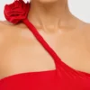 Abito lungo asimmetrico con cut-out in jersey Kalina in rosso scarlatto Abito lungo asimmetrico con cut-out in jersey Kalina in rosso scarlatto