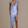 Abito lungo asimmetrico con scollo profondo e decorazioni Vivienne Premium in azzurro Abito lungo asimmetrico con scollo profondo e decorazioni Vivienne Premium in azzurro