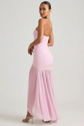 Abito lungo asimmetrico senza spalline con gonna a sirena Melina in rosa tenue Abito lungo asimmetrico senza spalline con gonna a sirena Melina in rosa tenue