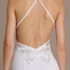 Abito lungo con collo a cappuccio e schiena scoperta in chiffon Emmeline, bianco Abito lungo con collo a cappuccio e schiena scoperta in chiffon Emmeline, bianco