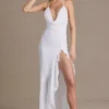 Abito lungo con collo a cappuccio e schiena scoperta in chiffon Emmeline, bianco Abito lungo con collo a cappuccio e schiena scoperta in chiffon Emmeline, bianco