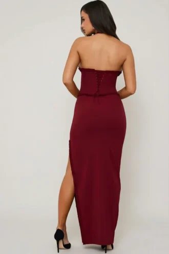Abito lungo con corpetto allacciato e scollo all’americana Penelope in rosso bacca Abito lungo con corpetto allacciato e scollo all’americana Penelope in rosso bacca