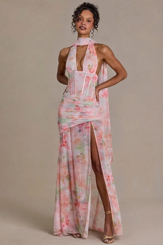 Abito lungo con dettagli a sciarpa decorato Primrose Premium con stampa floreale rosa Abito lungo con dettagli a sciarpa decorato Primrose Premium con stampa floreale rosa